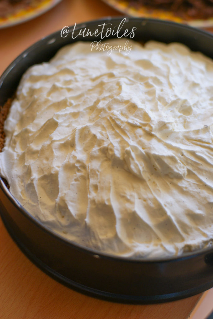 cover the banana layer with whipped cream