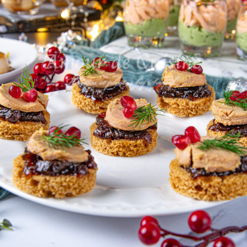 gingerbread toasts topped with foie gras et onion confits