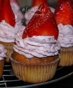 Strawberry Valentine's cupcakes