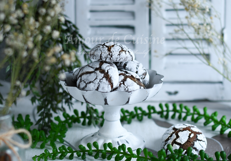 Irresistible Chocolate Crinkle Cookies