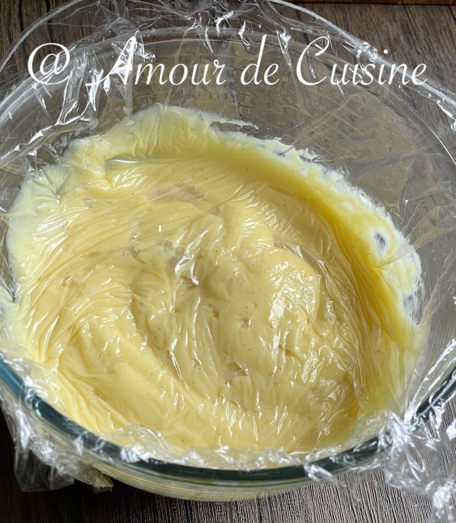 Cover pastry cream in-contact